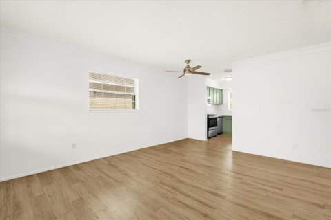 Condo in Mount Dora, Florida, 2 bedrooms  № 1914390 - photo 7