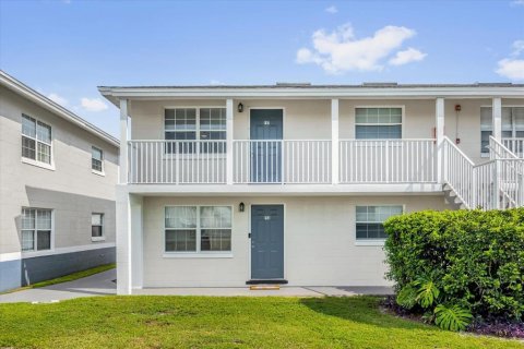 Condo in Mount Dora, Florida, 2 bedrooms  № 1914390 - photo 1