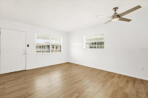 Condo in Mount Dora, Florida, 2 bedrooms  № 1914390 - photo 6