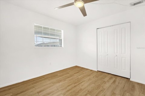 Condo in Mount Dora, Florida, 2 bedrooms  № 1914390 - photo 11