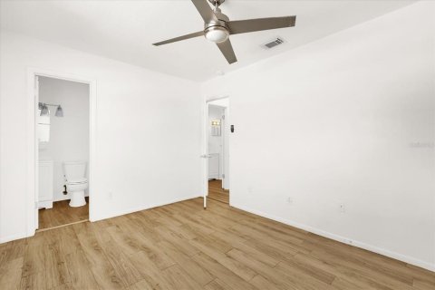 Condo in Mount Dora, Florida, 2 bedrooms  № 1914390 - photo 14