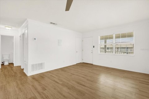 Condo in Mount Dora, Florida, 2 bedrooms  № 1914390 - photo 8