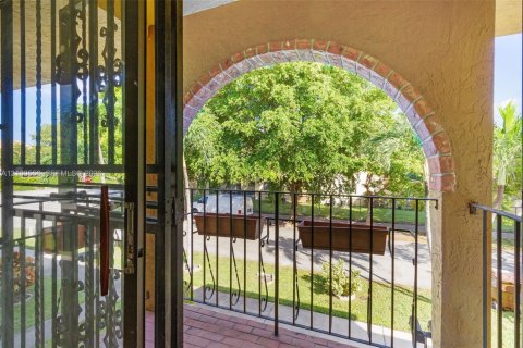 Touwnhouse à louer à Hialeah, Floride: 2 chambres, 96.99 m2 № 2402695 - photo 18