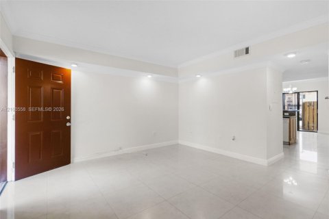 Touwnhouse à louer à Hialeah, Floride: 2 chambres, 96.99 m2 № 2402695 - photo 3