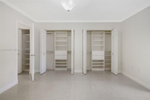 Touwnhouse à louer à Hialeah, Floride: 2 chambres, 96.99 m2 № 2402695 - photo 17