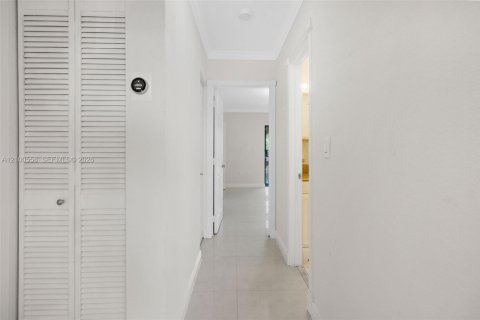 Touwnhouse à louer à Hialeah, Floride: 2 chambres, 96.99 m2 № 2402695 - photo 12