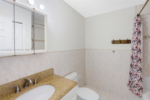 Touwnhouse à louer à Hialeah, Floride: 2 chambres, 96.99 m2 № 2402695 - photo 13