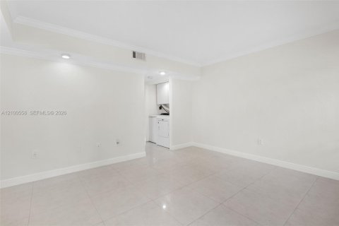 Touwnhouse à louer à Hialeah, Floride: 2 chambres, 96.99 m2 № 2402695 - photo 2