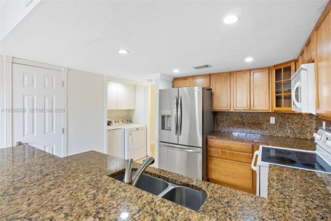 Touwnhouse à louer à Hialeah, Floride: 2 chambres, 96.99 m2 № 2402695 - photo 25