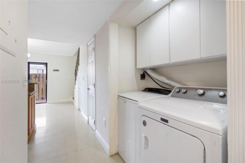 Touwnhouse à louer à Hialeah, Floride: 2 chambres, 96.99 m2 № 2402695 - photo 5