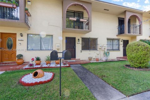 Touwnhouse à Hialeah, Floride 2 chambres, 96.99 m2 № 2402695