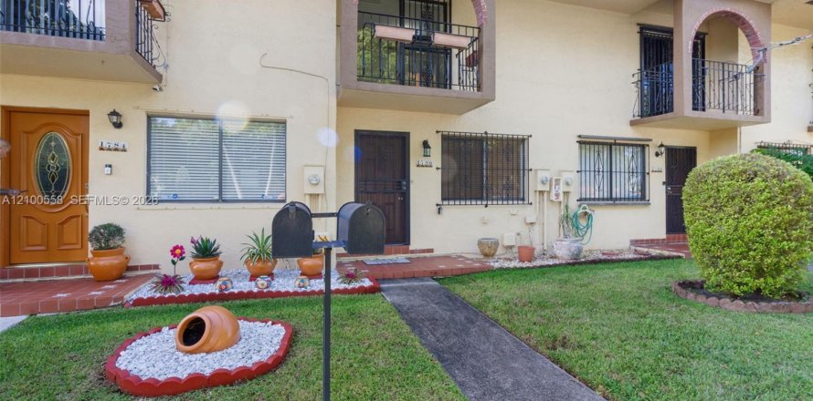 Touwnhouse à Hialeah, Floride 2 chambres, 96.99 m2 № 2402695