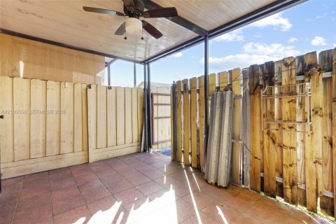 Touwnhouse à louer à Hialeah, Floride: 2 chambres, 96.99 m2 № 2402695 - photo 7