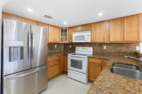 Touwnhouse à louer à Hialeah, Floride: 2 chambres, 96.99 m2 № 2402695 - photo 24