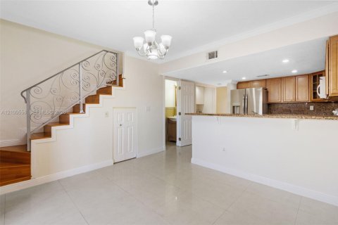 Touwnhouse à louer à Hialeah, Floride: 2 chambres, 96.99 m2 № 2402695 - photo 6