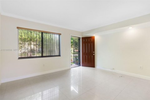 Touwnhouse à louer à Hialeah, Floride: 2 chambres, 96.99 m2 № 2402695 - photo 4