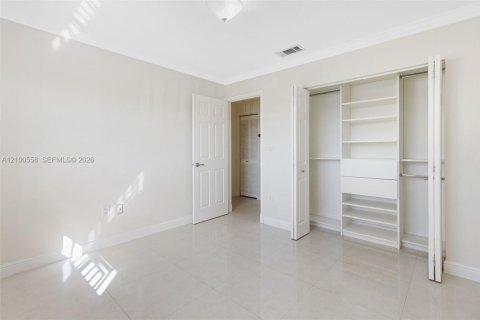 Touwnhouse à louer à Hialeah, Floride: 2 chambres, 96.99 m2 № 2402695 - photo 11