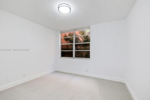 Condo in Davie, Florida, 2 bedrooms № 2186388 - photo 12