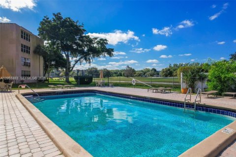 Condo in Davie, Florida, 2 bedrooms № 2186388 - photo 16