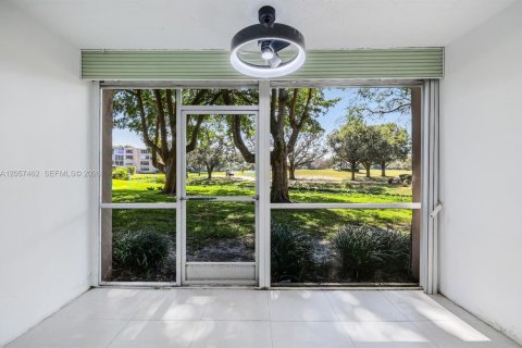 Condo in Davie, Florida, 2 bedrooms № 2186388 - photo 15