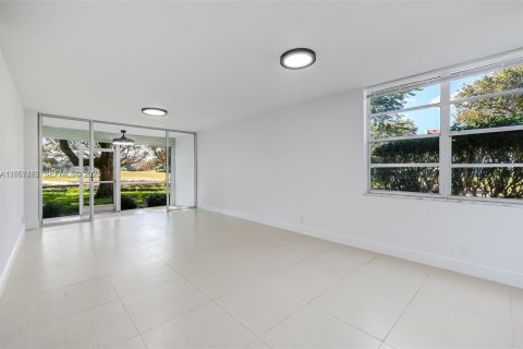 Condo in Davie, Florida, 2 bedrooms № 2186388 - photo 6