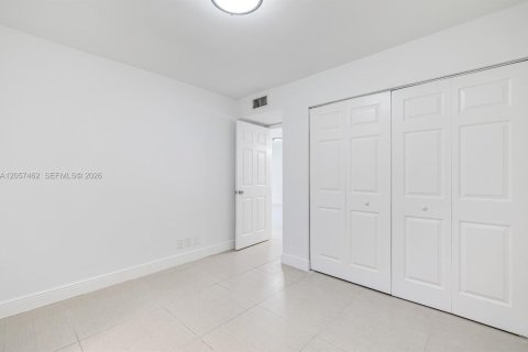 Condo in Davie, Florida, 2 bedrooms № 2186388 - photo 9