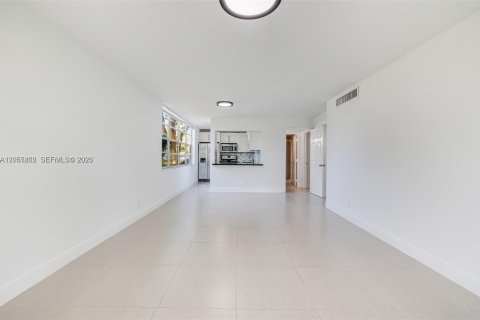 Condo in Davie, Florida, 2 bedrooms № 2186388 - photo 5
