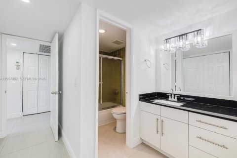 Condo in Davie, Florida, 2 bedrooms № 2186388 - photo 13