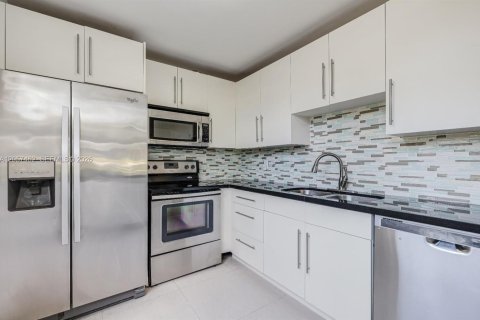 Condo in Davie, Florida, 2 bedrooms № 2186388 - photo 4