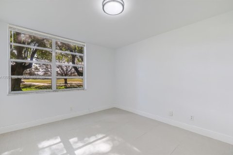 Condo in Davie, Florida, 2 bedrooms № 2186388 - photo 8