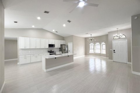 House in Kissimmee, Florida 4 bedrooms, 190.73 sq.m. № 2202341 - photo 12