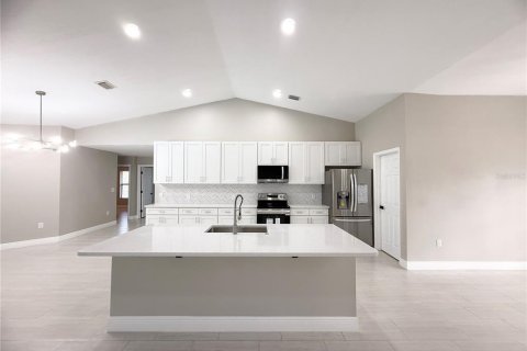 House in Kissimmee, Florida 4 bedrooms, 190.73 sq.m. № 2202341 - photo 10