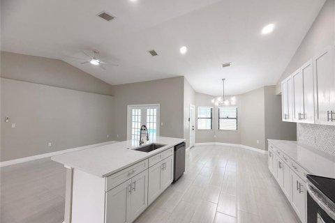 House in Kissimmee, Florida 4 bedrooms, 190.73 sq.m. № 2202341 - photo 7