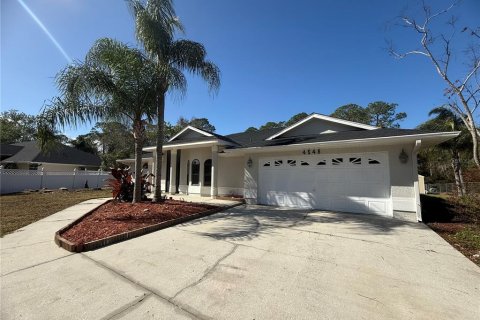 House in Kissimmee, Florida 4 bedrooms, 190.73 sq.m. № 2202341 - photo 2