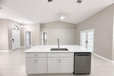 House in Kissimmee, Florida 4 bedrooms, 190.73 sq.m. № 2202341 - photo 11
