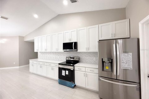 House in Kissimmee, Florida 4 bedrooms, 190.73 sq.m. № 2202341 - photo 6