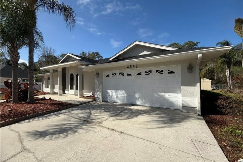 House in Kissimmee, Florida 4 bedrooms, 190.73 sq.m. № 2202341 - photo 3