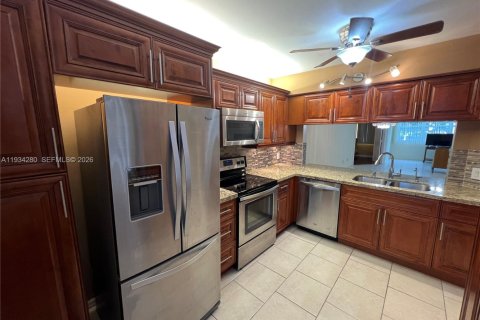 Condominio en Sunrise, Florida, 2 dormitorios  № 2152505