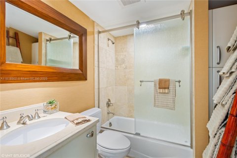 Condo in Fort Lauderdale, Florida, 3 bedrooms  № 1775958 - photo 29