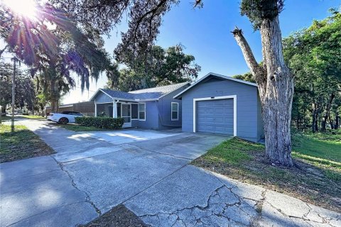 Duplex in Dade City, Florida 5 bedrooms, 206.24 sq.m. № 2410207 - photo 2
