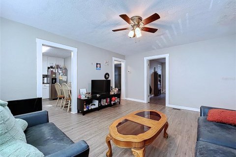 Duplex in Dade City, Florida 5 bedrooms, 206.24 sq.m. № 2410207 - photo 10