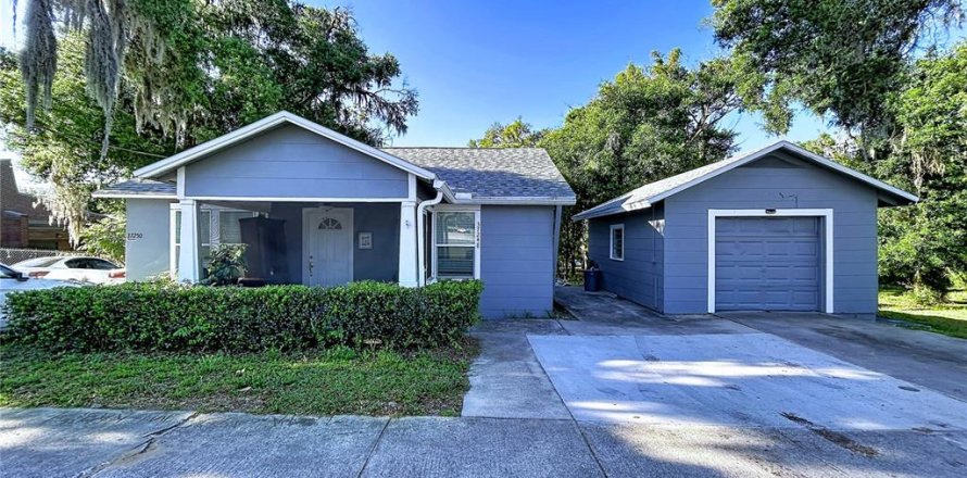 Duplex in Dade City, Florida 5 bedrooms, 206.24 sq.m. № 2410207
