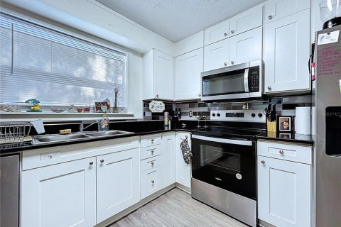 Duplex in Dade City, Florida 5 bedrooms, 206.24 sq.m. № 2410207 - photo 12