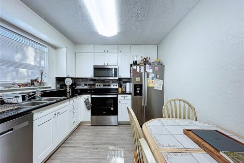 Duplex in Dade City, Florida 5 bedrooms, 206.24 sq.m. № 2410207 - photo 11