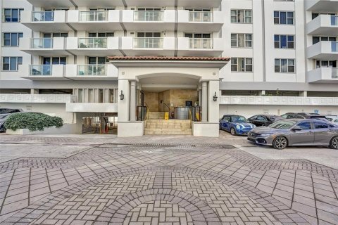 Купить кондоминиум в Серфсайд, Флорида 1 спальня, 84.08м2, № 1045665 - фото 1