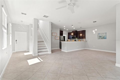 Townhouse in Wesley Chapel, Florida 3 bedrooms, 167.32 sq.m. № 2110548 - photo 12