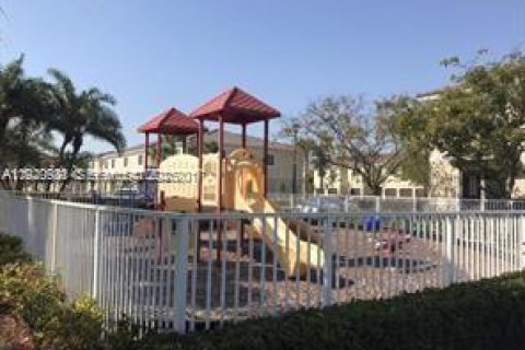 Touwnhouse à louer à Miramar, Floride: 3 chambres, 159.79 m2 № 1982032 - photo 15