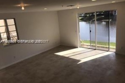 Touwnhouse à louer à Miramar, Floride: 3 chambres, 159.79 m2 № 1982032 - photo 13