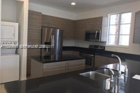 Touwnhouse à louer à Miramar, Floride: 3 chambres, 159.79 m2 № 1982032 - photo 2