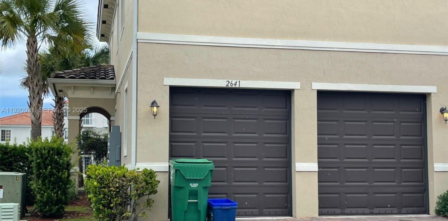 Touwnhouse à Miramar, Floride 3 chambres, 159.79 m2 № 1982032